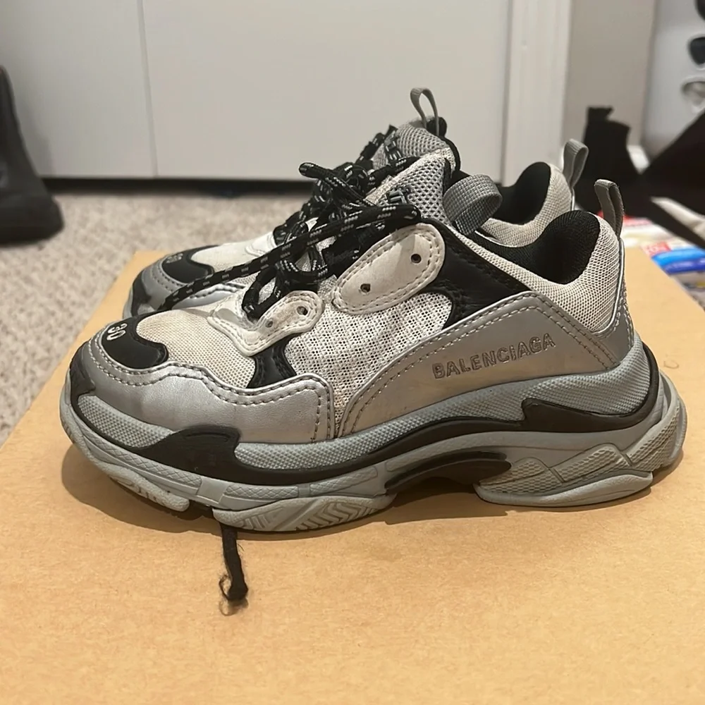 Authentic Kid's Triple S Metallic Chunky Sneakers size 30 - Picture 4 of 4